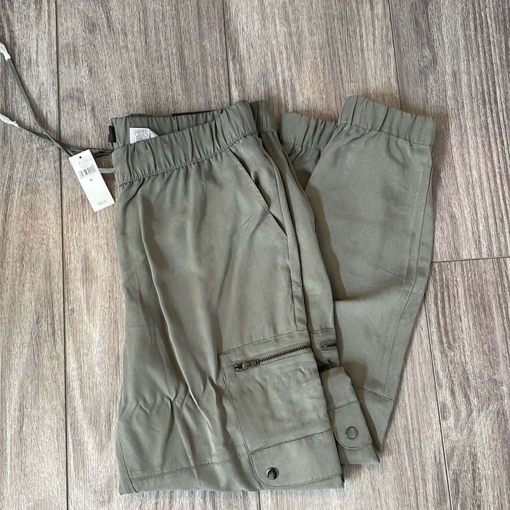 Women’s medium cargo joggers